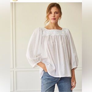 Mi Golondrina Marta Blanca
White Floral Embroidered Top
Blouse - Medium